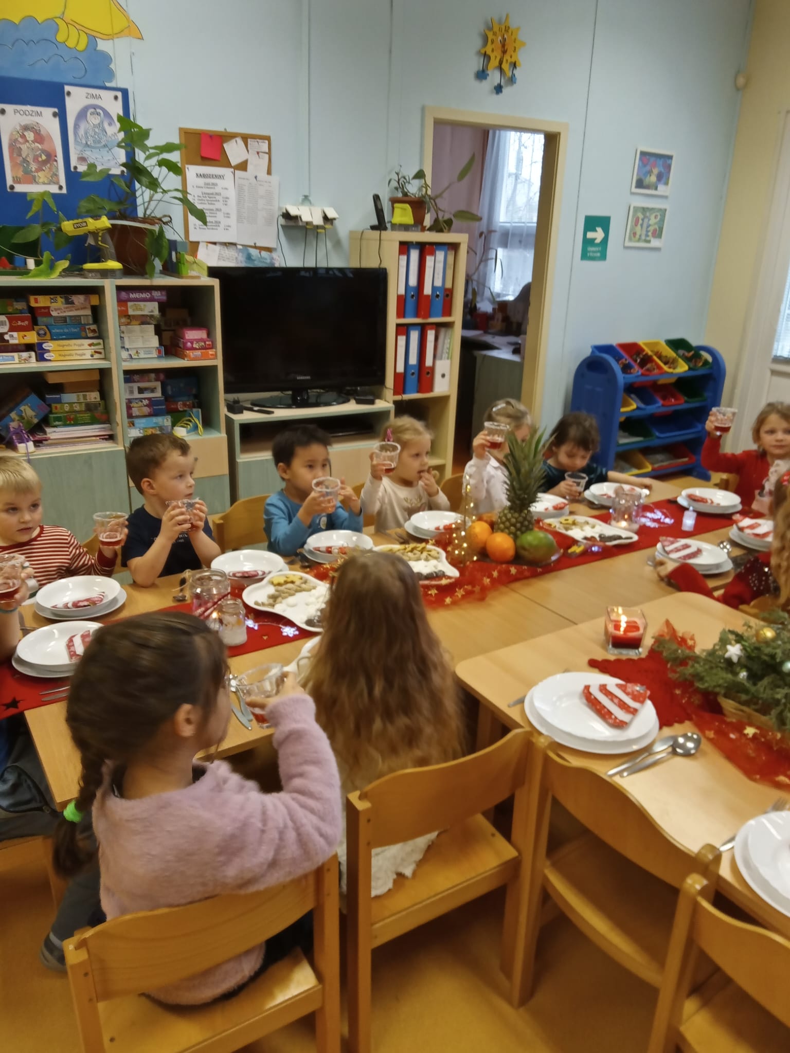 Sváteční oběd může začít - stoly máme krásně vyzdobené!