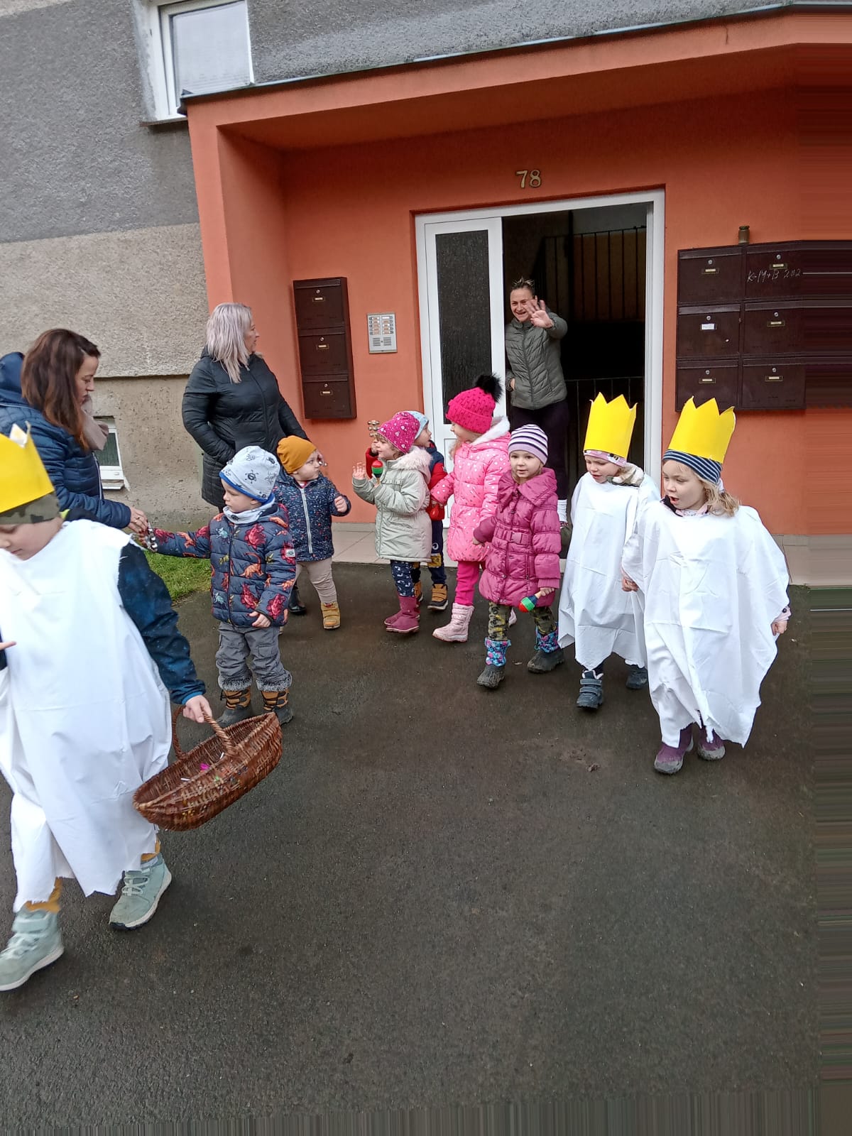My tři králové jdeme k Vám, štěstí, zdraví vinšujem Vám.....