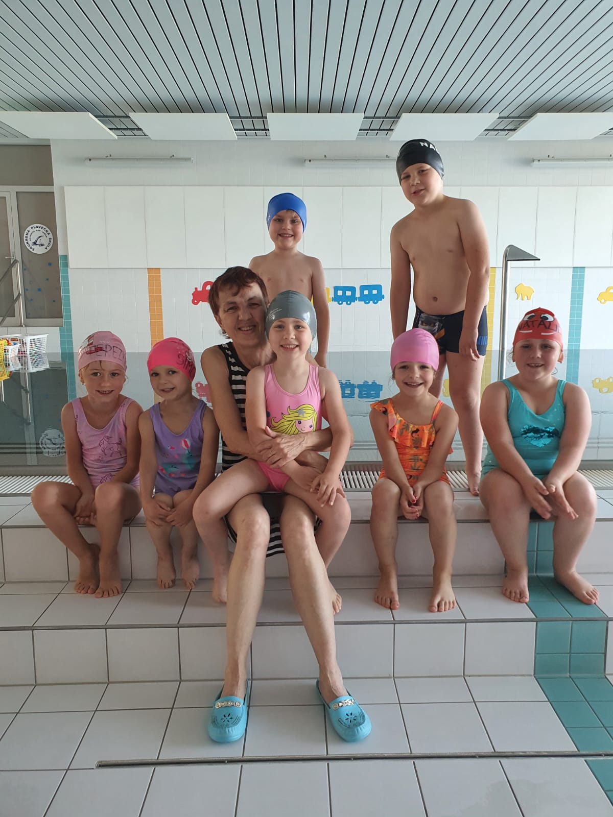 Terezka, Simonka, Adélka, Ládík, Viky, Šimon, Natálka. Chybí jen Ondra.