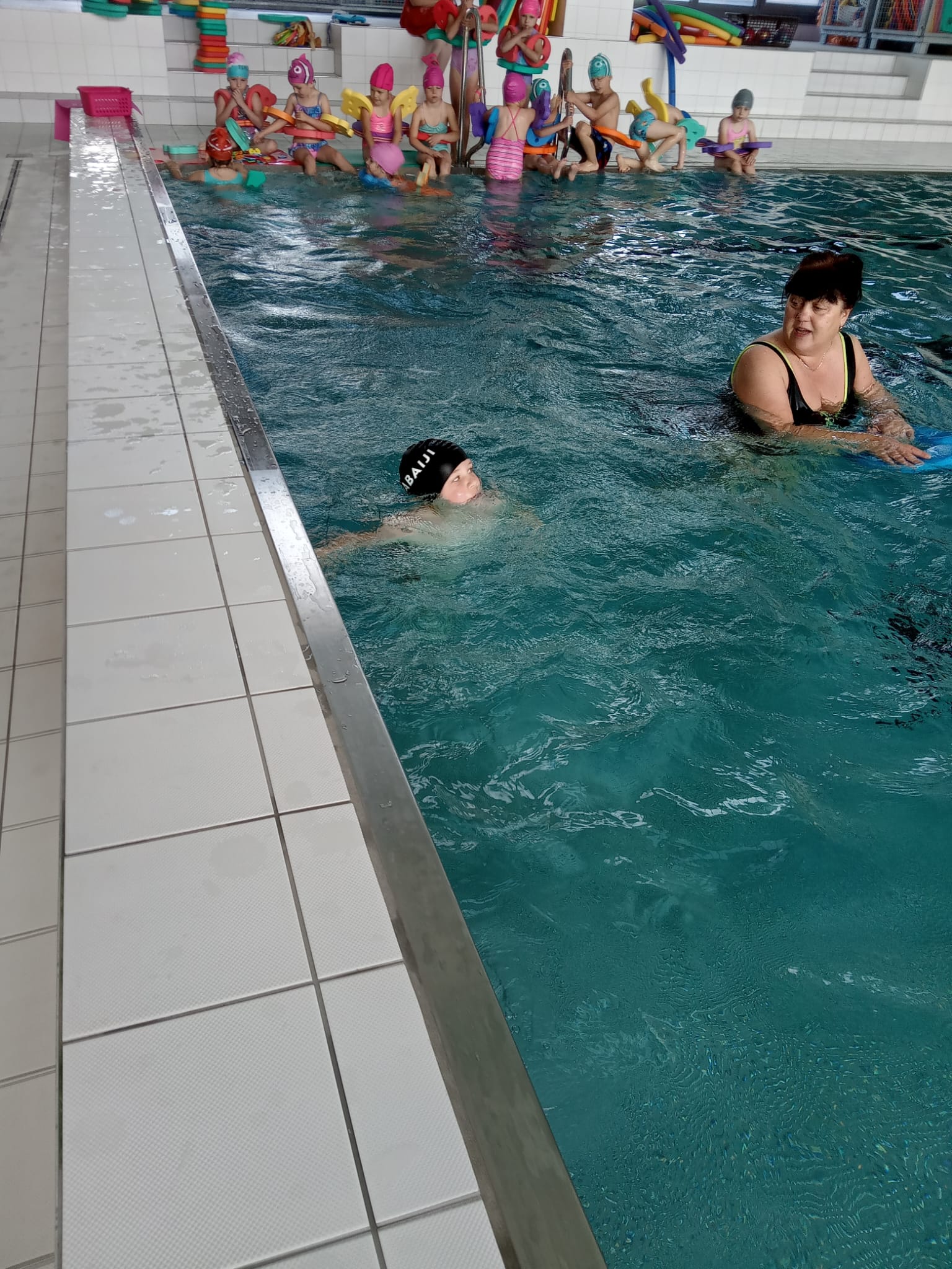 Šimon zkouší plavat a zdolal 6 metrů